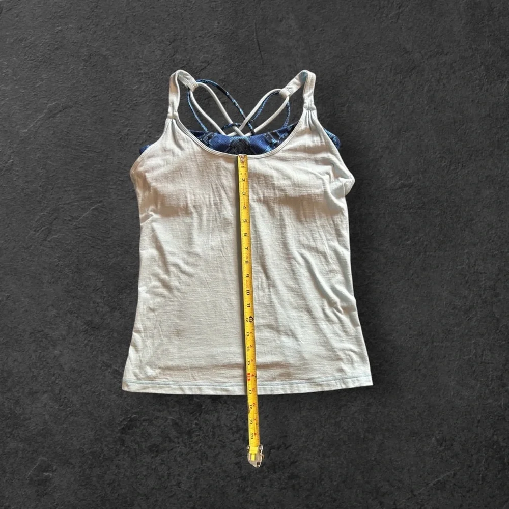 Lululemon Women's 4 Blue Snake Print Flow Y Tank Built-in Bra Pilates Aesthetic - Picture 7 of 9